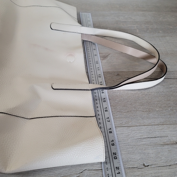 Large Off White Leather Shoulder Beach Bag - Picture 5 of 8